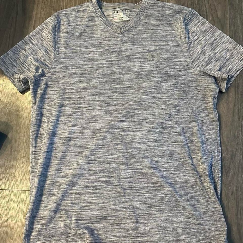 Under Armour Men's Heathered Gray V-Neck Tee